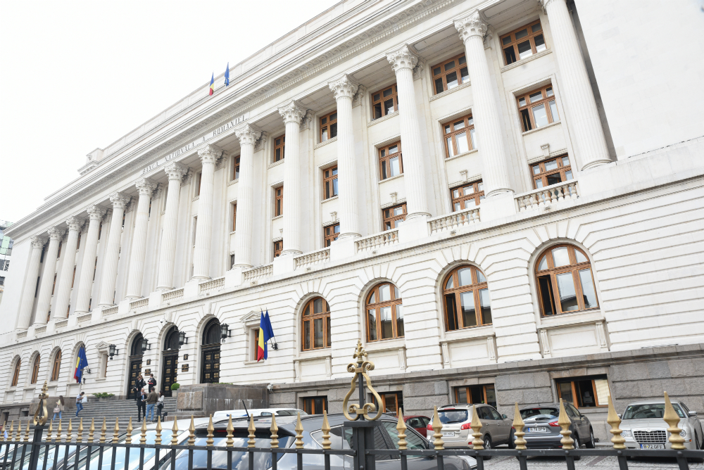 ROBOR la trei luni a scăzut ușor la 5,92%, iar IRCC rămâne în creștere