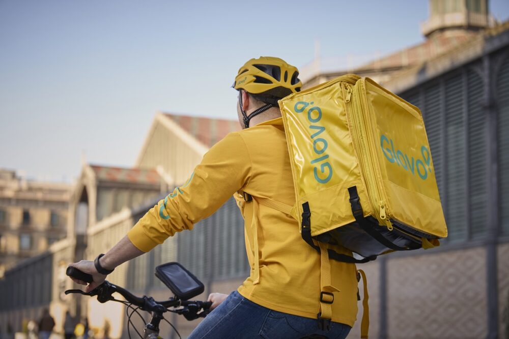 Glovo: România, locul al doilea la nivel mondial la comenzile de la supermarket, în 2024