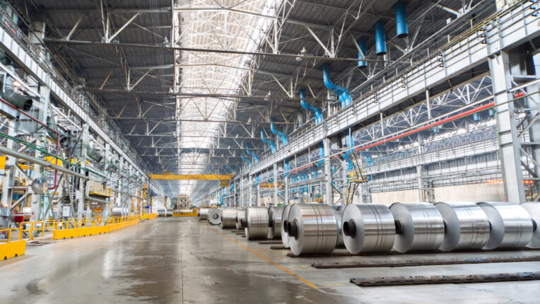 INS: Prețurile producției industriale, în scădere cu 3,3% în octombrie